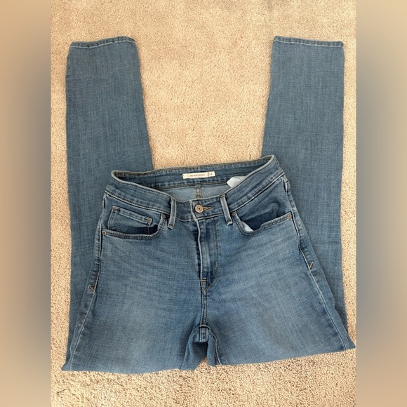 Levi's Women's Mid-Rise Super Skinny Jeans Light Wash Blue Size 4 - Picture 4 of 6